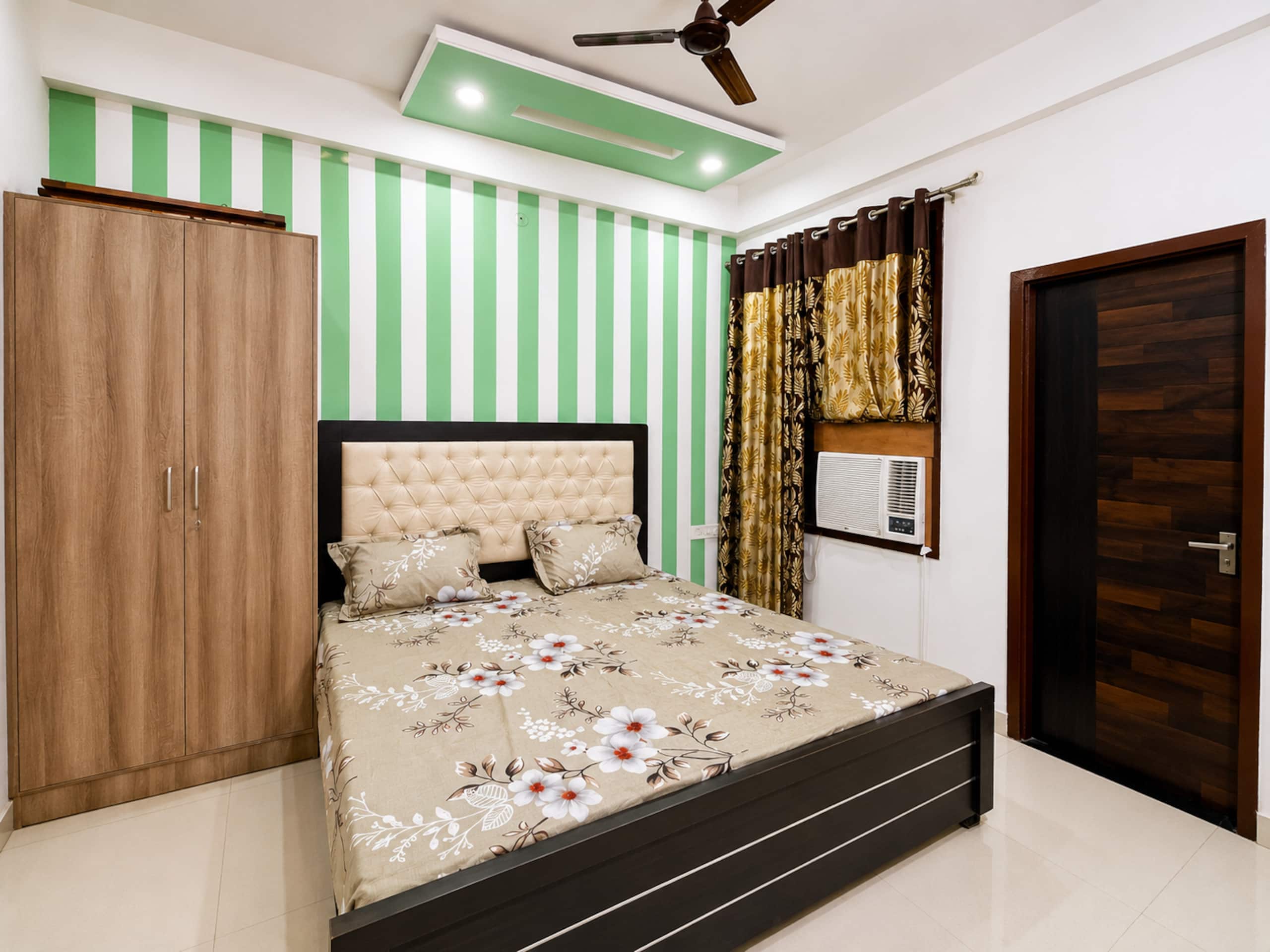 Officer Campus Vaishali Nagar 3 Bhk Luxury Flat - Tap to explore photos