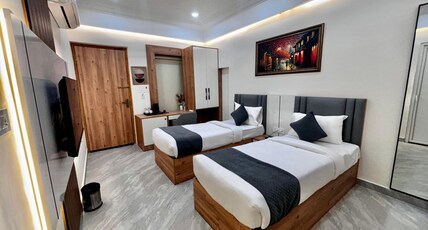 RRR HOTEL Room Type - Executive Room - Twin Bed