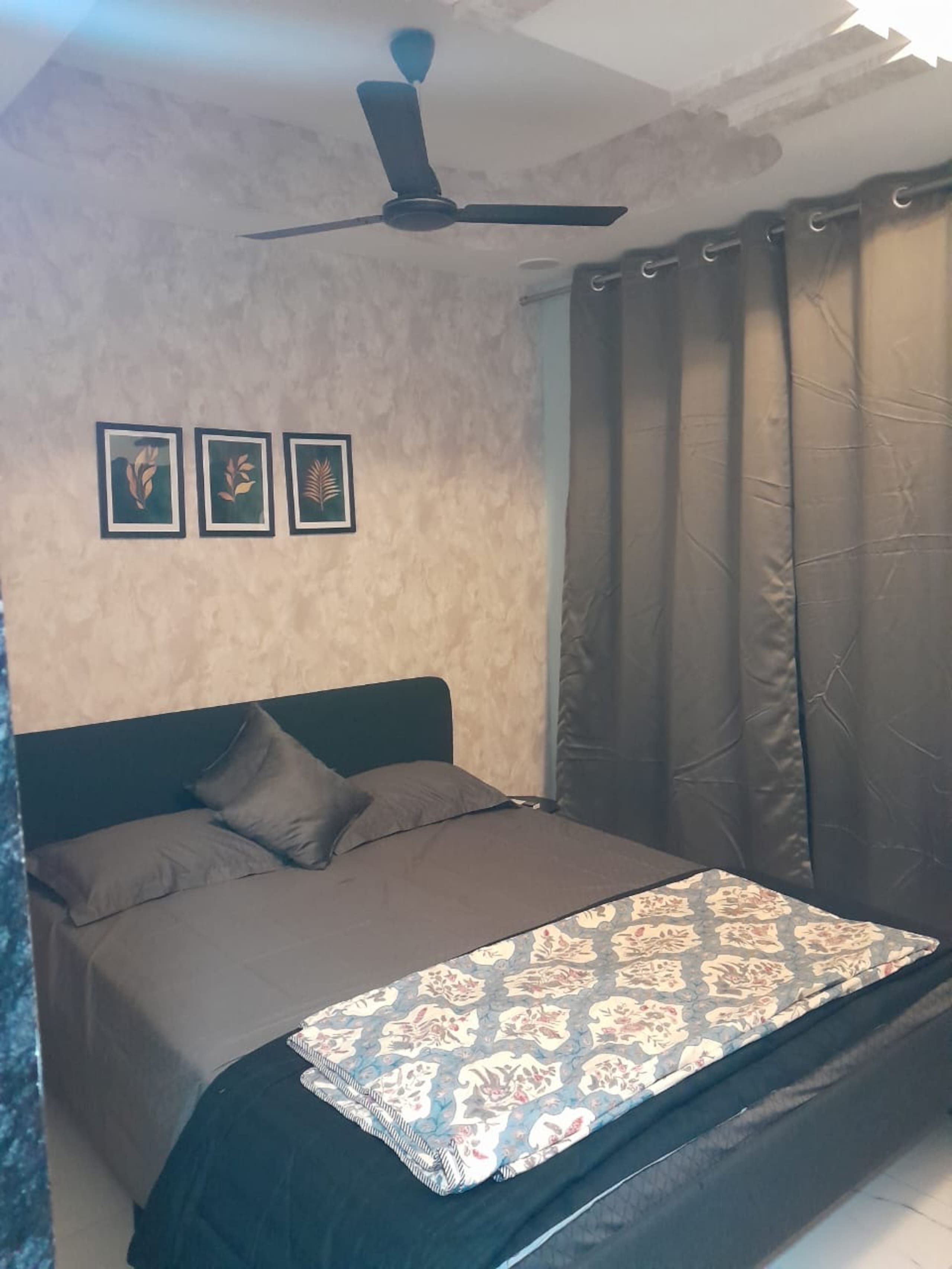 1 BHK Entire Apt near Airport with Balcony - Tap to explore photos
