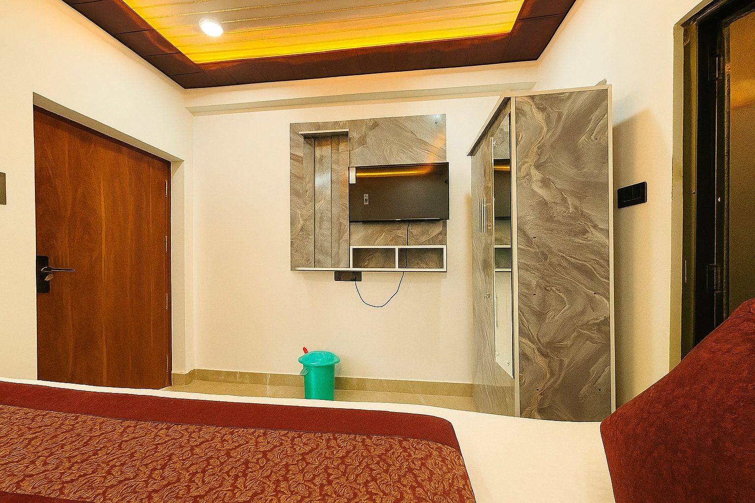 Hotel Devraaj Palace - Tap to explore photos