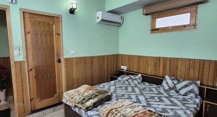 MEHTA GUEST HOUSE Room Type - Standard Room with Air Conditioning