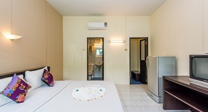 Baantonsai Garden Resort Patong Room Type - Deluxe Room+TV&Balcony