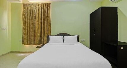 Hotel O Sri Residency Near Hyderabad Central Room Type - Deluxe with View Hotel O Sri Residency Near Hyderabad Central Room Type - Deluxe with View