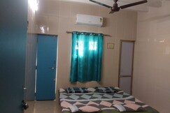 NIRALI HOMESTAY, 5 min walking distance to Main Dwarikadish Temple