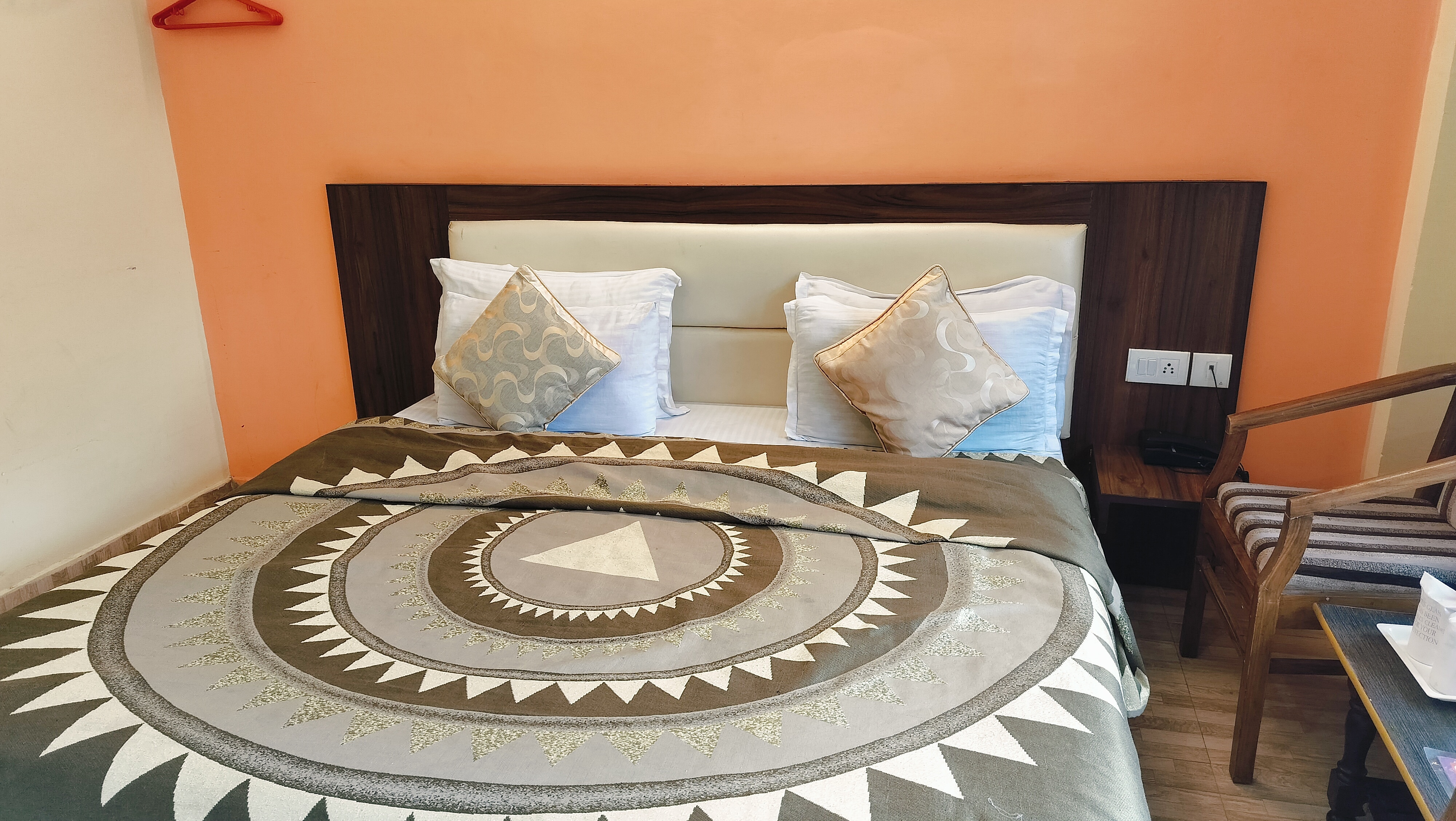 Ishwar Guest House - Tap to explore photos