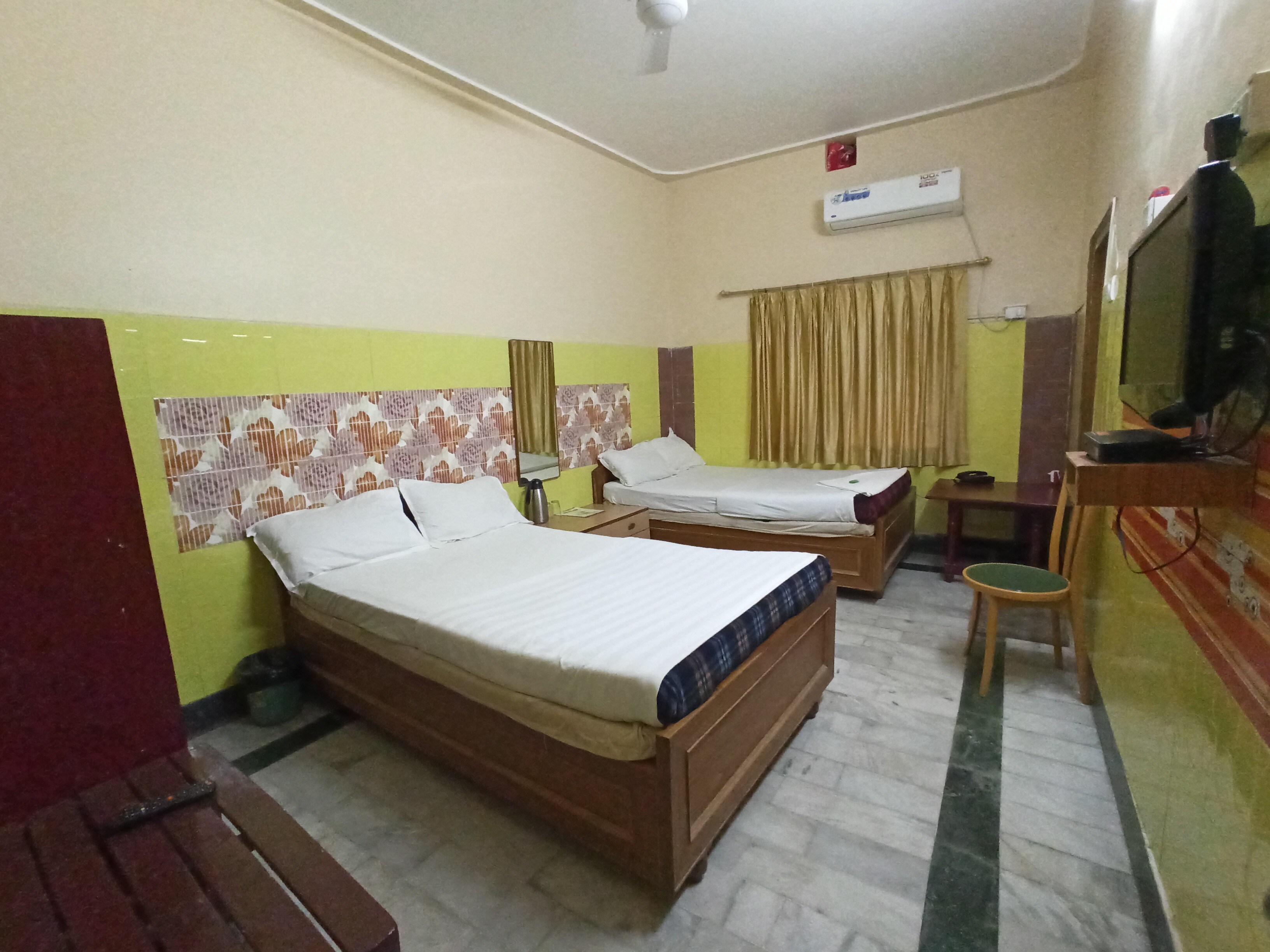 Siddharth Hotel - Tap to explore photos