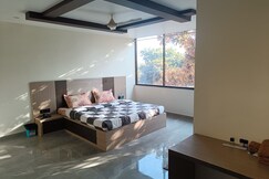 Hotel SMJ International