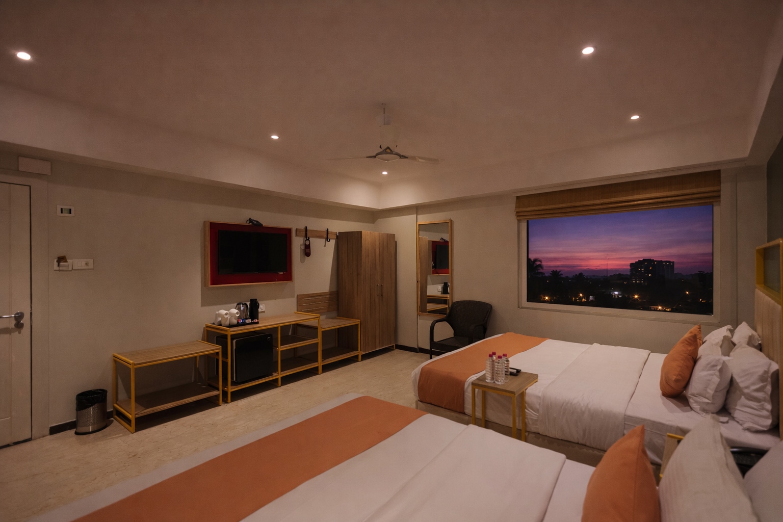 Phoenix Unmatched Comfort - Hotel Near Fateh Sagar Lake - Tap to explore photos