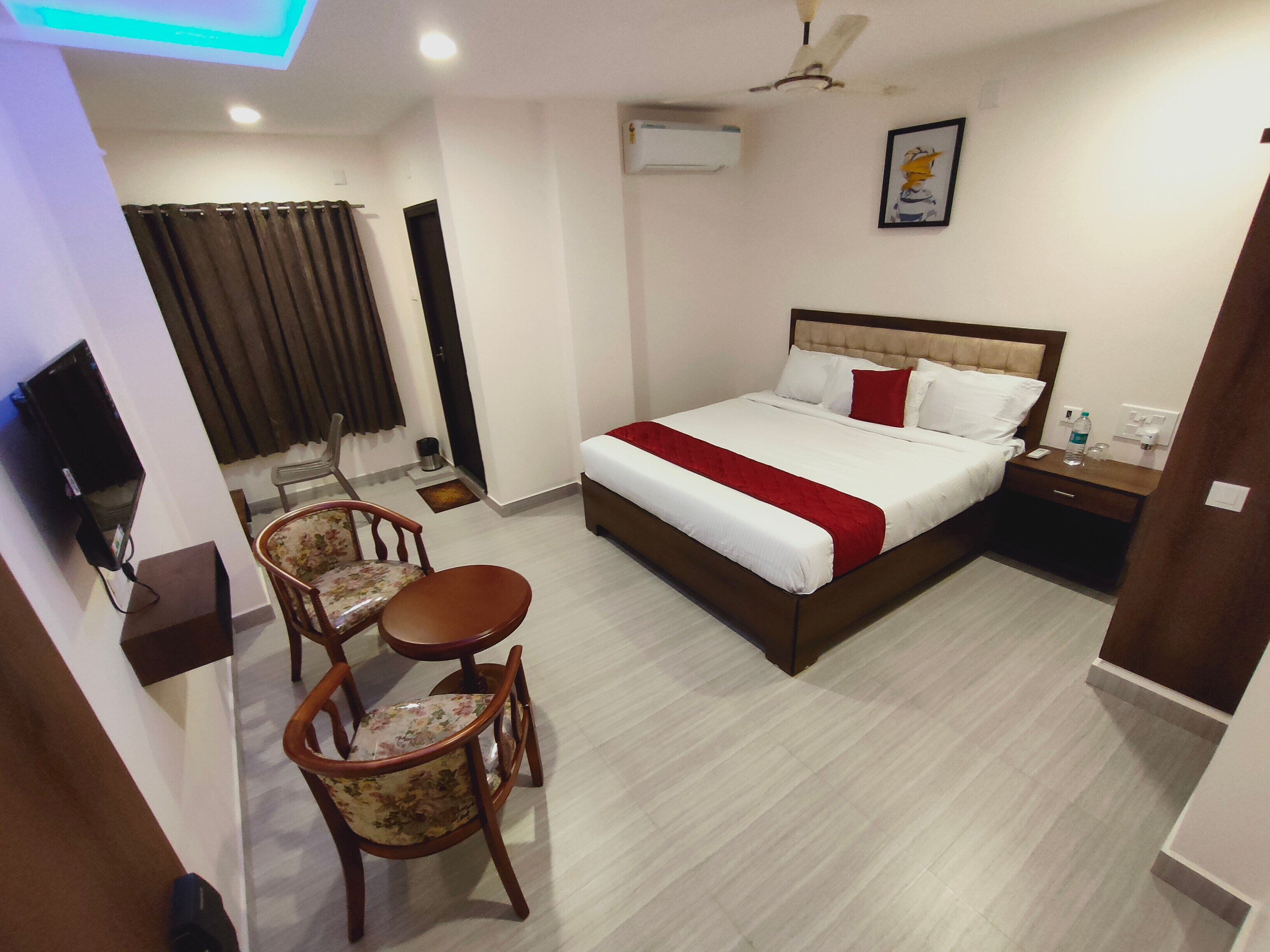 Kings Court Guest Inn - Tap to explore photos
