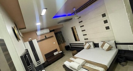 Gurukrupa Hotel Room Type - Super Deluxe Room