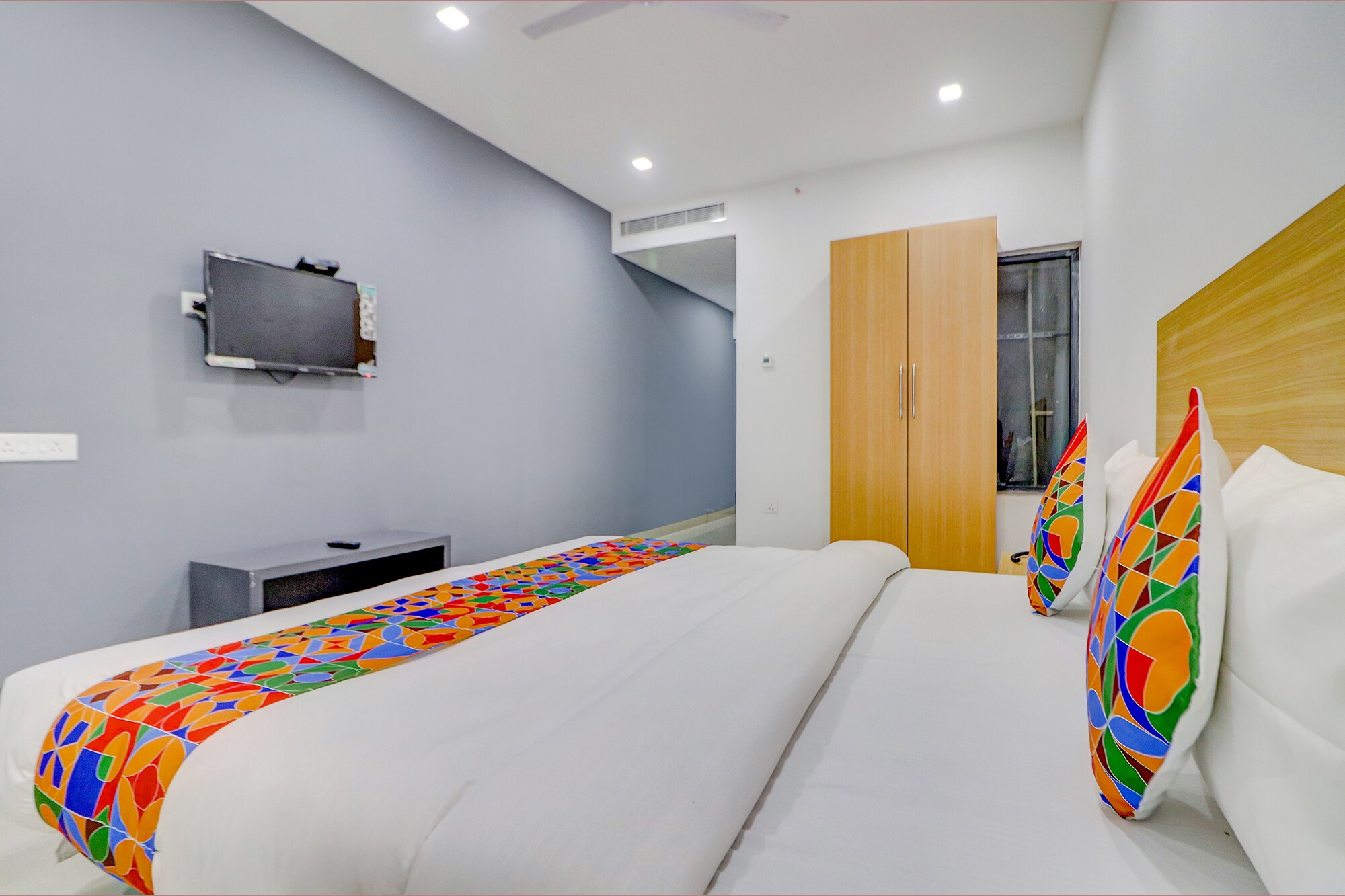 FabHotel Premium Kashi - Nr. Sarnath Museum - Tap to explore photos