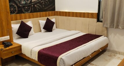 Hotel Purple Orchid Room Type - Deluxe Room