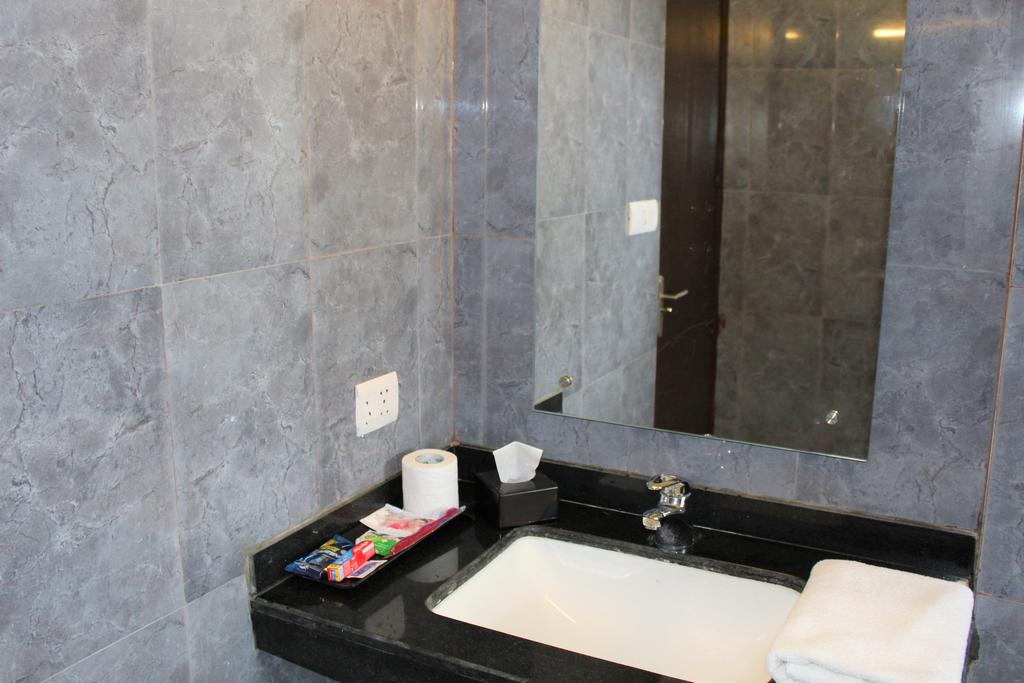 Premier Inn Hill Top Villa - Tap to explore photos