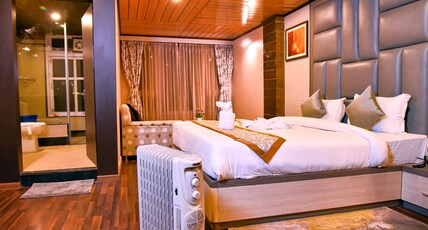 Anutri Hotels & Resorts Room Type - Attic Honeymoon Duplex Suite With Kanchenjungha And Batasia Loop View