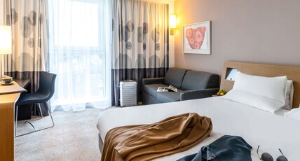 Novotel Edinburgh Park Room Type - Superior Deluxe room with Queen bed and sofa Novotel Edinburgh Park Room Type - Superior Deluxe room with Queen bed and sofa