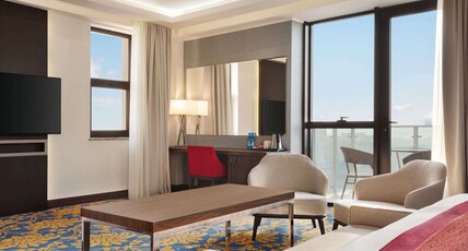 Ramada Hotel & Suites by Wyndham Yerevan Room Type - Suite with kitchenette and 1 King bed