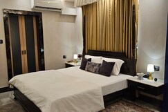 Royal Platina Suite With Jacuzzi