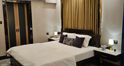 Royal Platina Suite With Jacuzzi Room Type - Royal Platina Suite With Jacuzzi