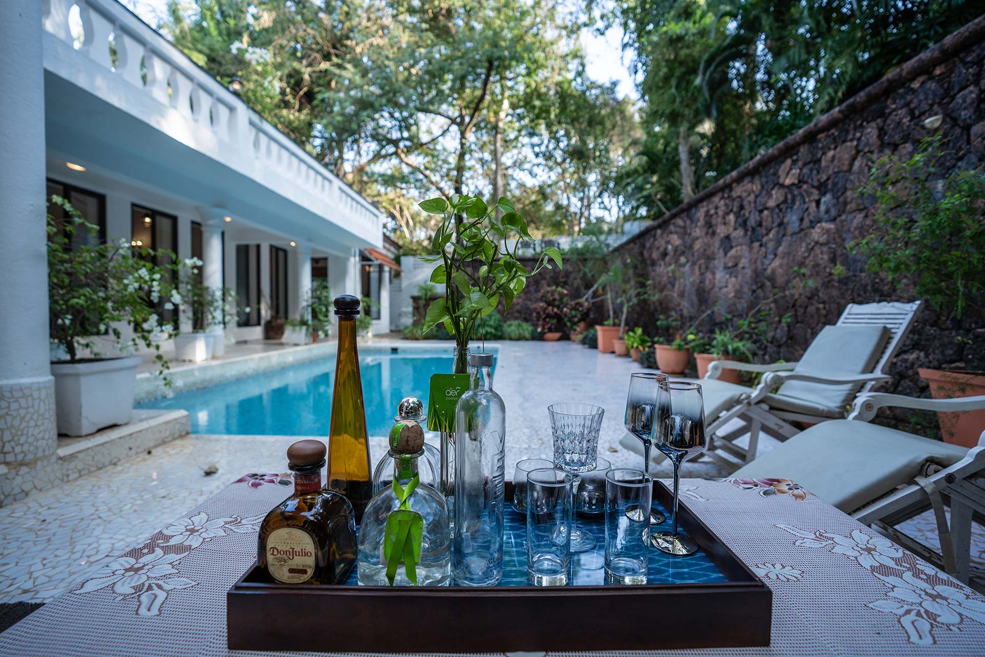 StayVista | Vintage Hideaway 4 BHK Villa - Tap to explore photos