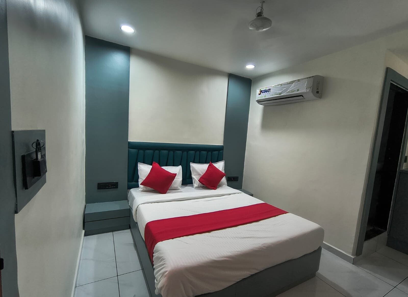 Hotel Satyam. - Tap to explore photos