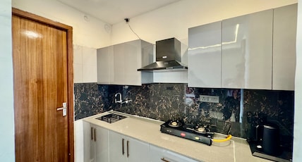 Soothing Stayz Near Medanta Medicity Room Type - Deluxe Room - 1 RK Soothing Stayz Near Medanta Medicity Room Type - Deluxe Room - 1 RK