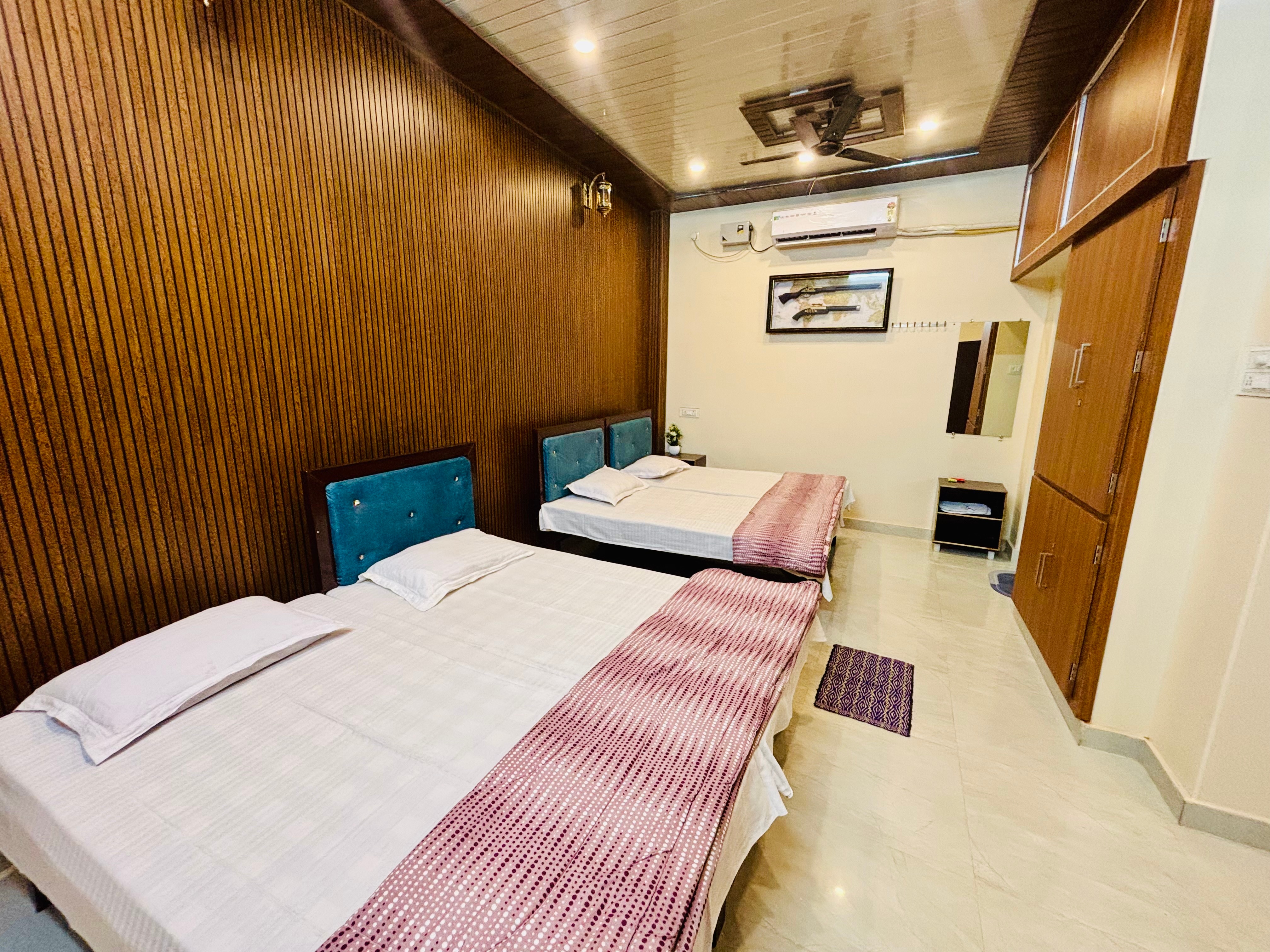 Chaurasia Homestay - Tap to explore photos