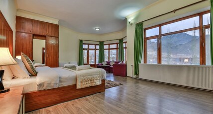 Reenam Hotel Room Type - Deluxe Triple Room