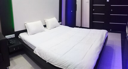 Hotel Raj Residency & Banquets Room Type - Deluxe Double Room (AC)