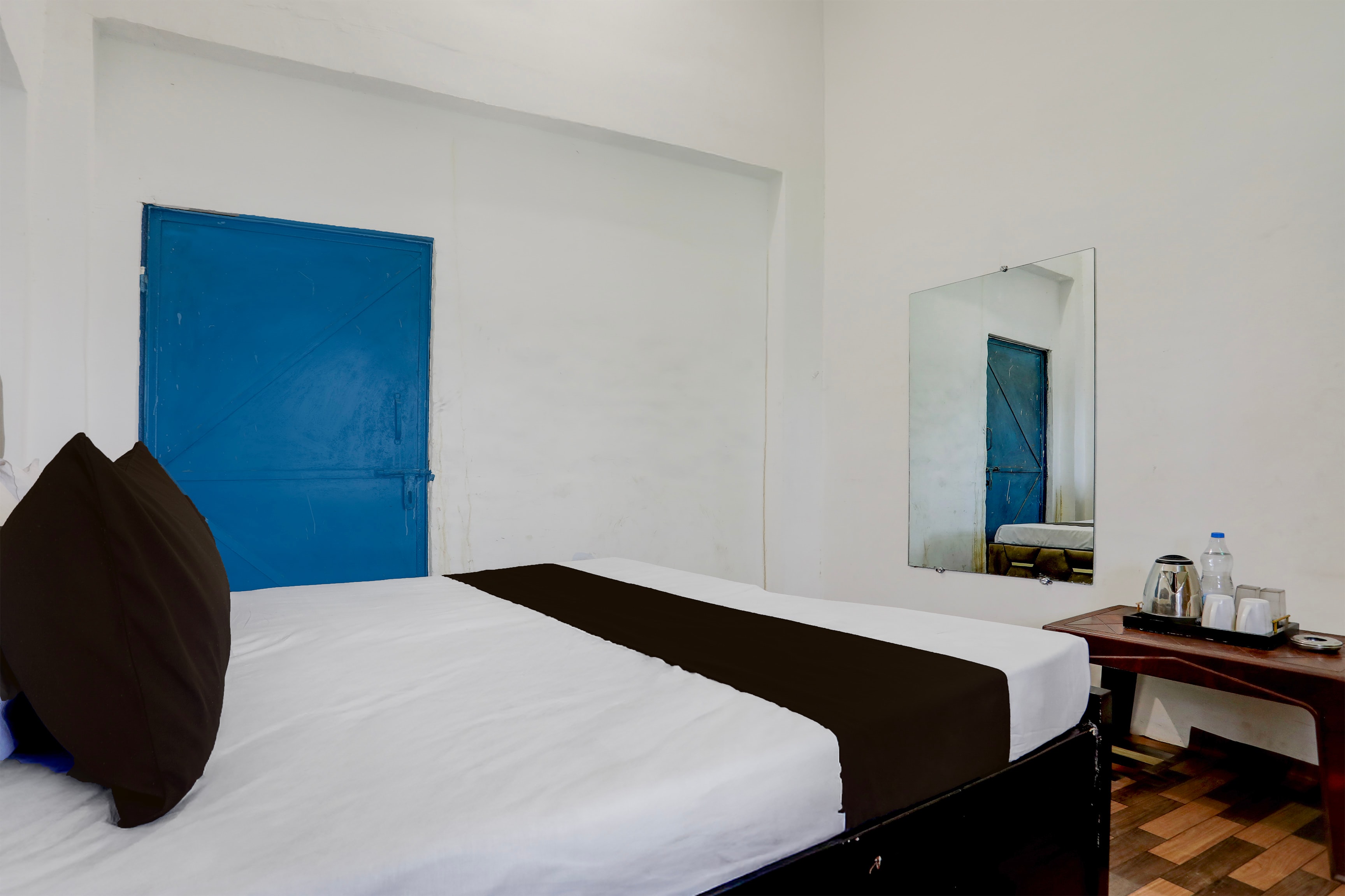 Hotel O by OYO S1 Hotel Palace NH 19 - Tap to explore photos