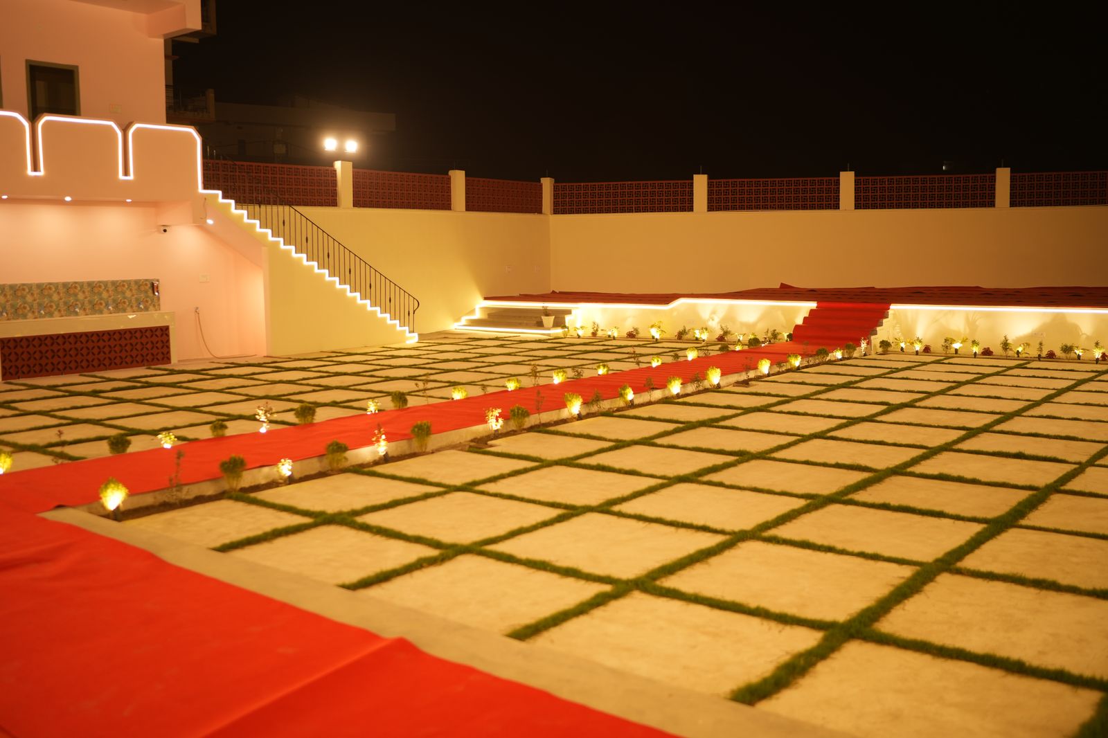 Mohey Hotel & Banquet Hall - Tap to explore photos