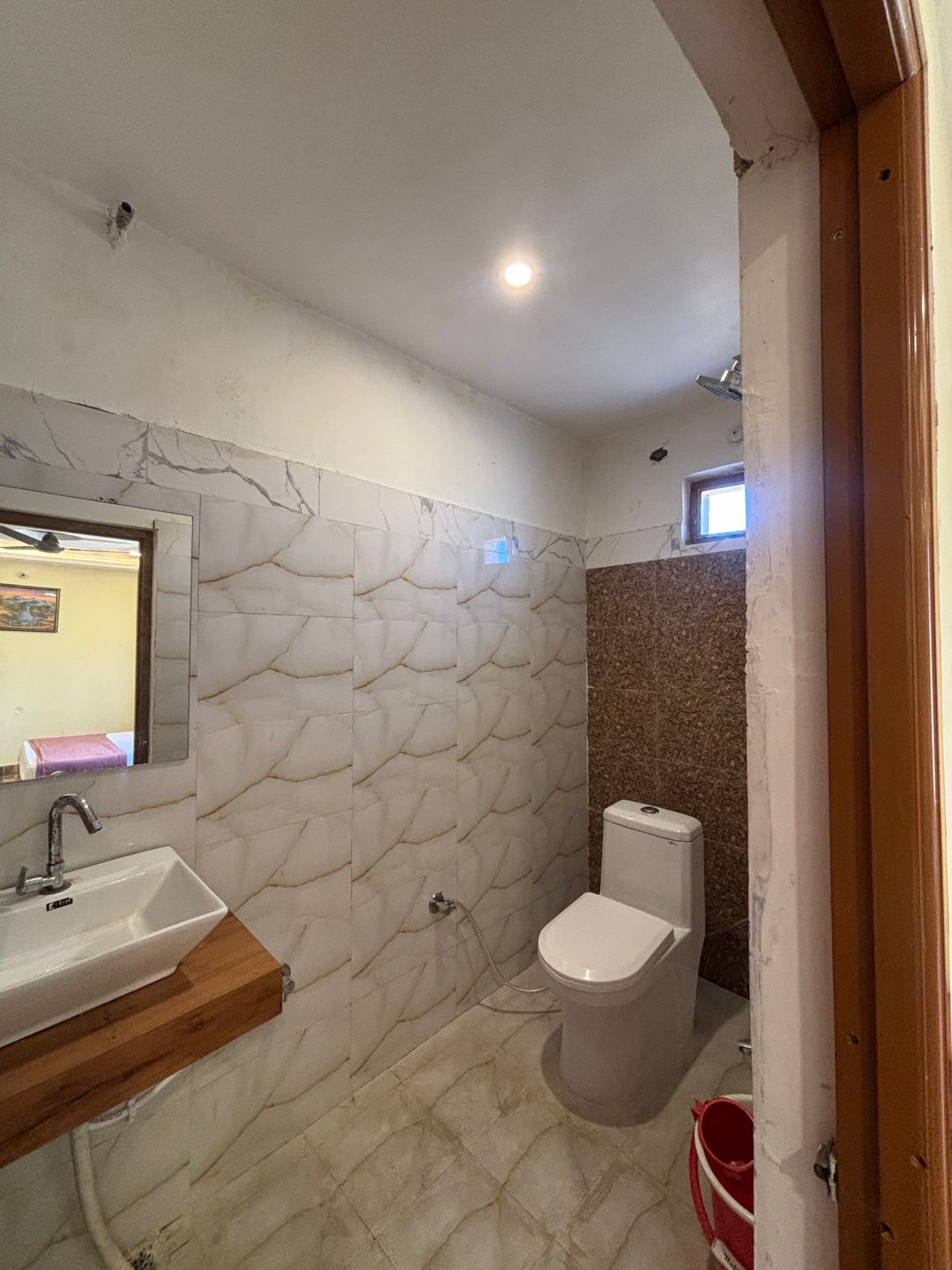 Hill Mountain hotal - Tap to explore photos