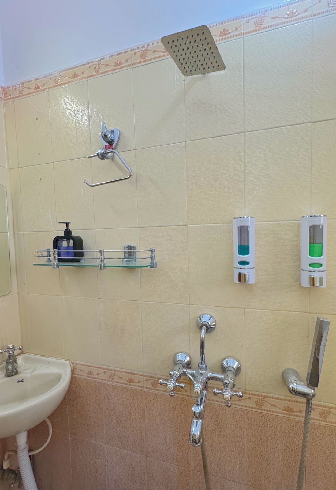 Sperated King Room with all amenities By Atiti Homes - Tap to explore photos