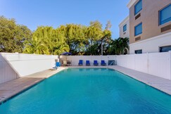 Holiday Inn Express & Suites Lantana