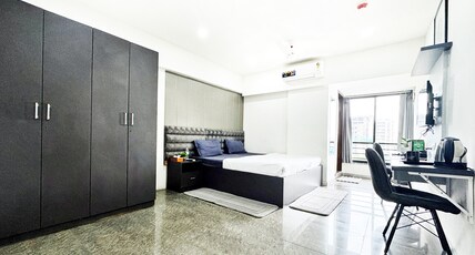 Housr Wakad Pune, Hinjewadi Road Room Type - Deluxe Room with King Bed