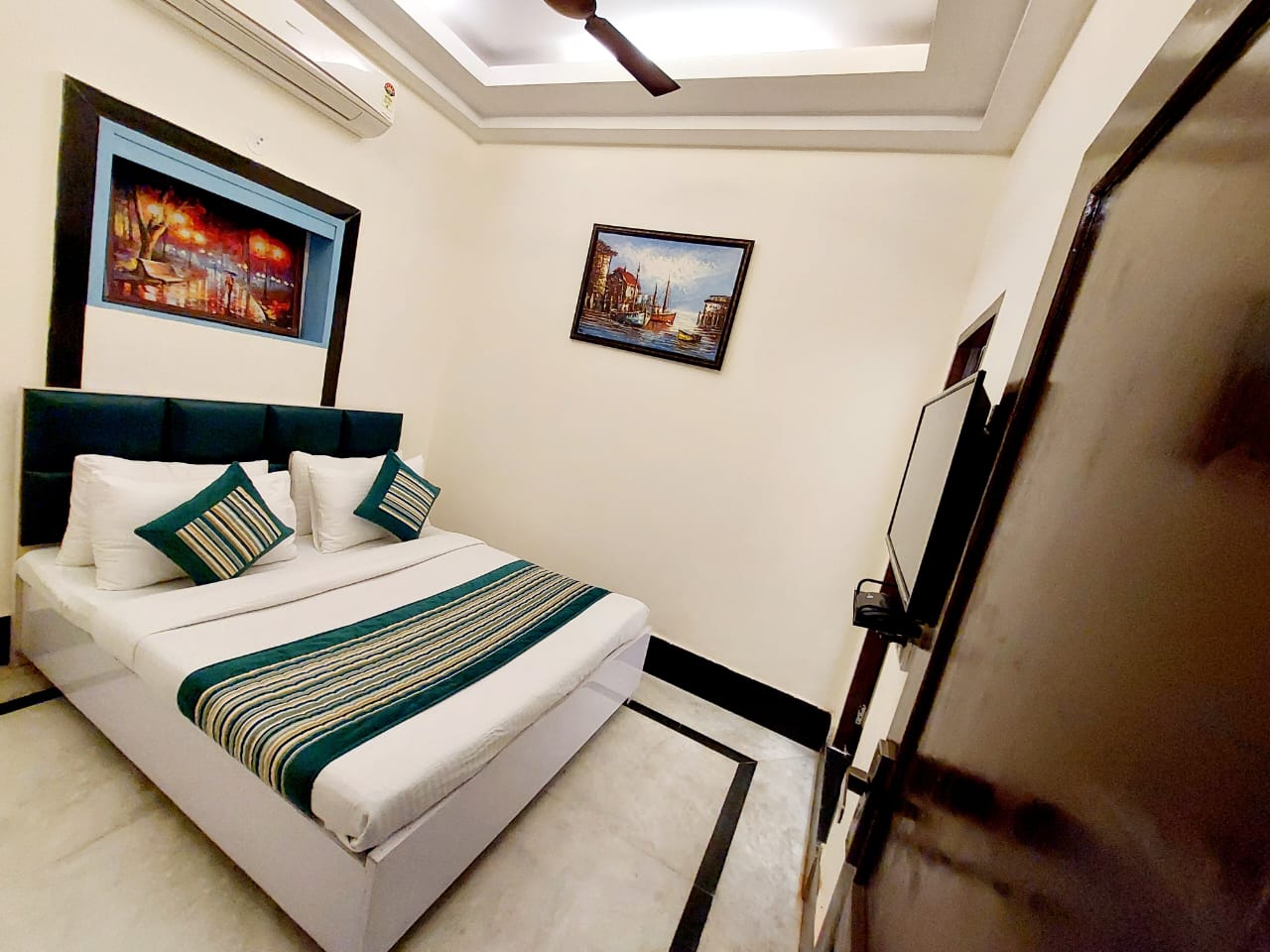 Khusbu Residency - Tap to explore photos