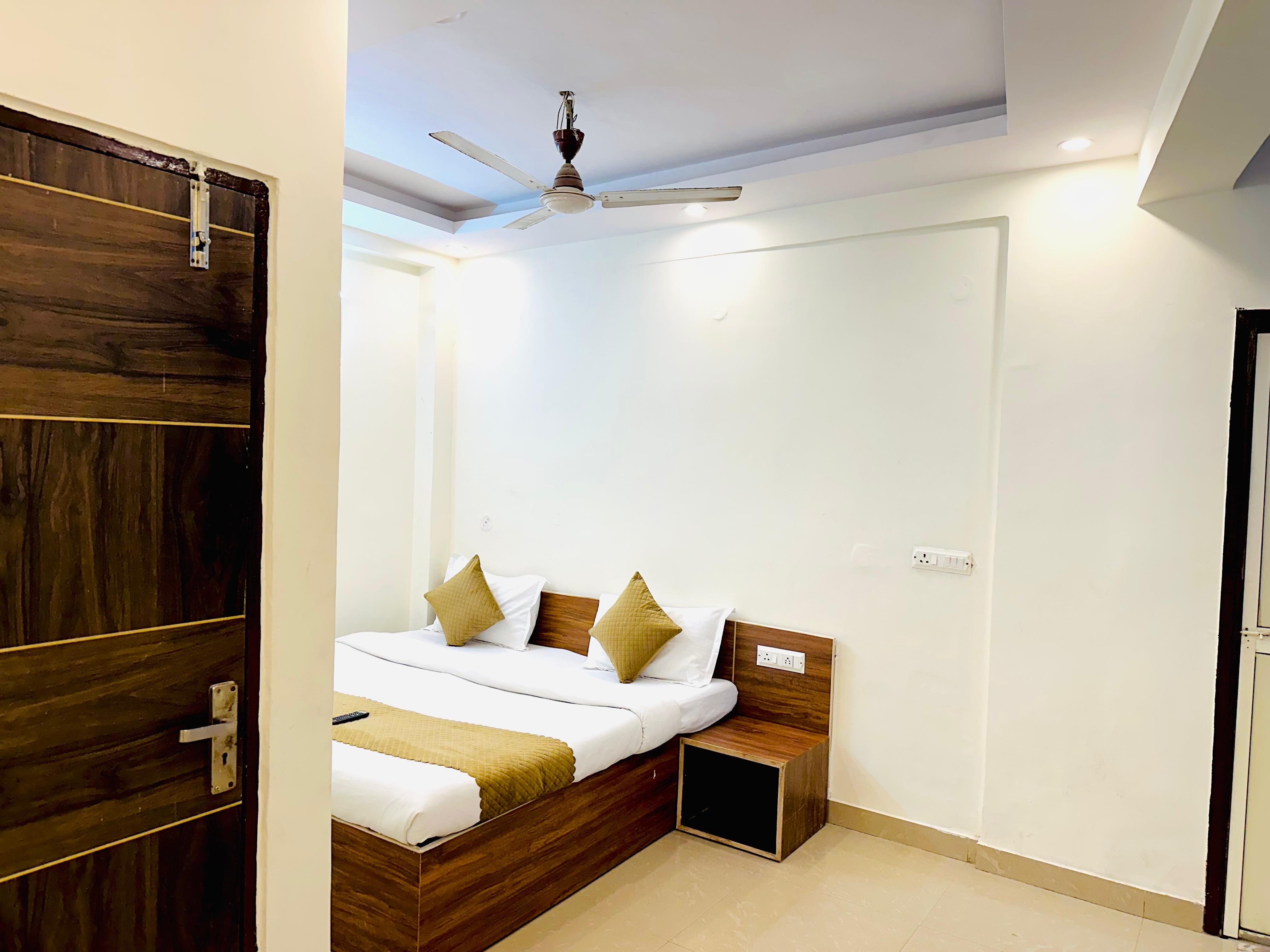 Galaxy Plaza Mayur Vihar Phase 1 - Tap to explore photos
