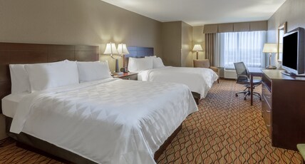 Holiday Inn Eau Claire South Room Type - 2 Queen Standard Walk-In Shower