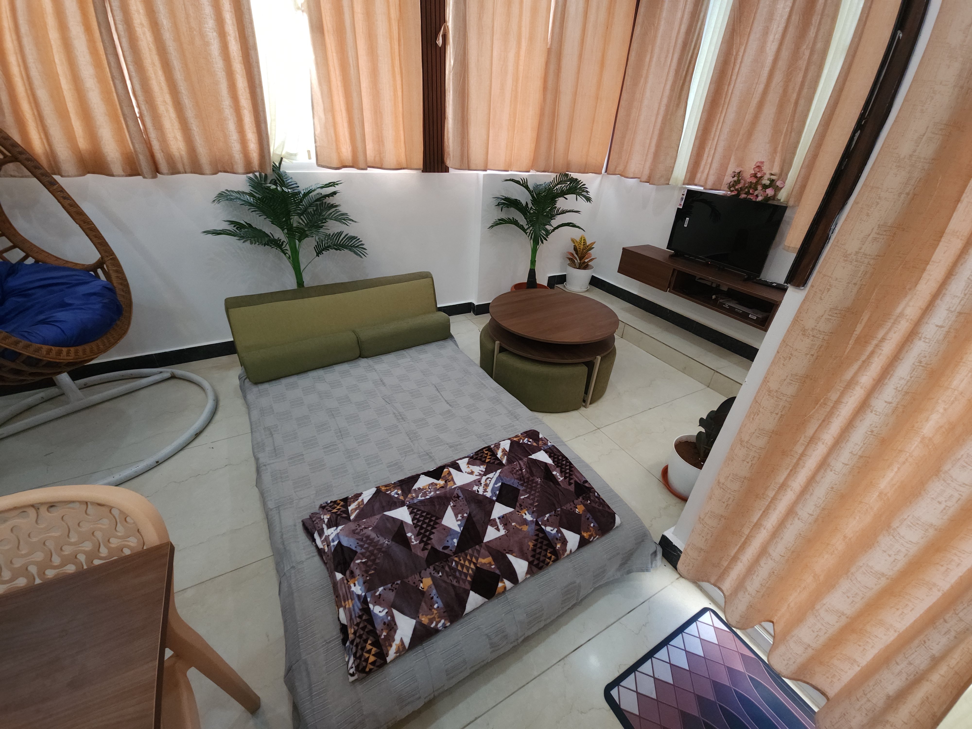 Cosy Penthouse Double Bedroom for get together - Tap to explore photos