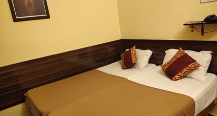 SwathiSri Residency Room Type - DELUXE DOUBLE BED AC
