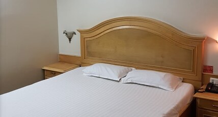 Guru Hotel Room Type - Deluxe Double Non AC