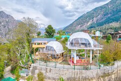 Regal Retreat Resort - A Mixture of Glamp & Tree House