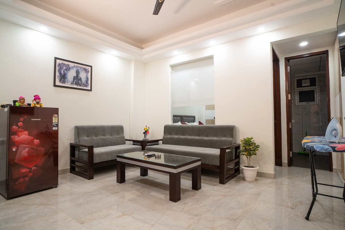 The Lodgers LUXE Apartments @GolfCourse - Tap to explore photos