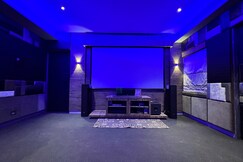 4 Floor Villa   Theatre  Lawn  Lake View   Events