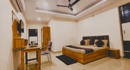 Hotel Tirath Inn Room Type - Super Deluxe Room Hotel Tirath Inn Room Type - Super Deluxe Room