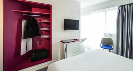 ibis Styles Collioure Port Vendres Room Type - Room with 1 double bed of 160 cm and 2 single beds of 90 cm ibis Styles Collioure Port Vendres Room Type - Room with 1 double bed of 160 cm and 2 single beds of 90 cm
