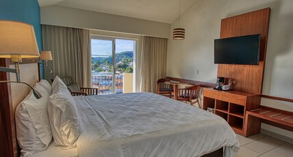 Holiday Inn HUATULCO Room Type - 1 King Standard Marina View