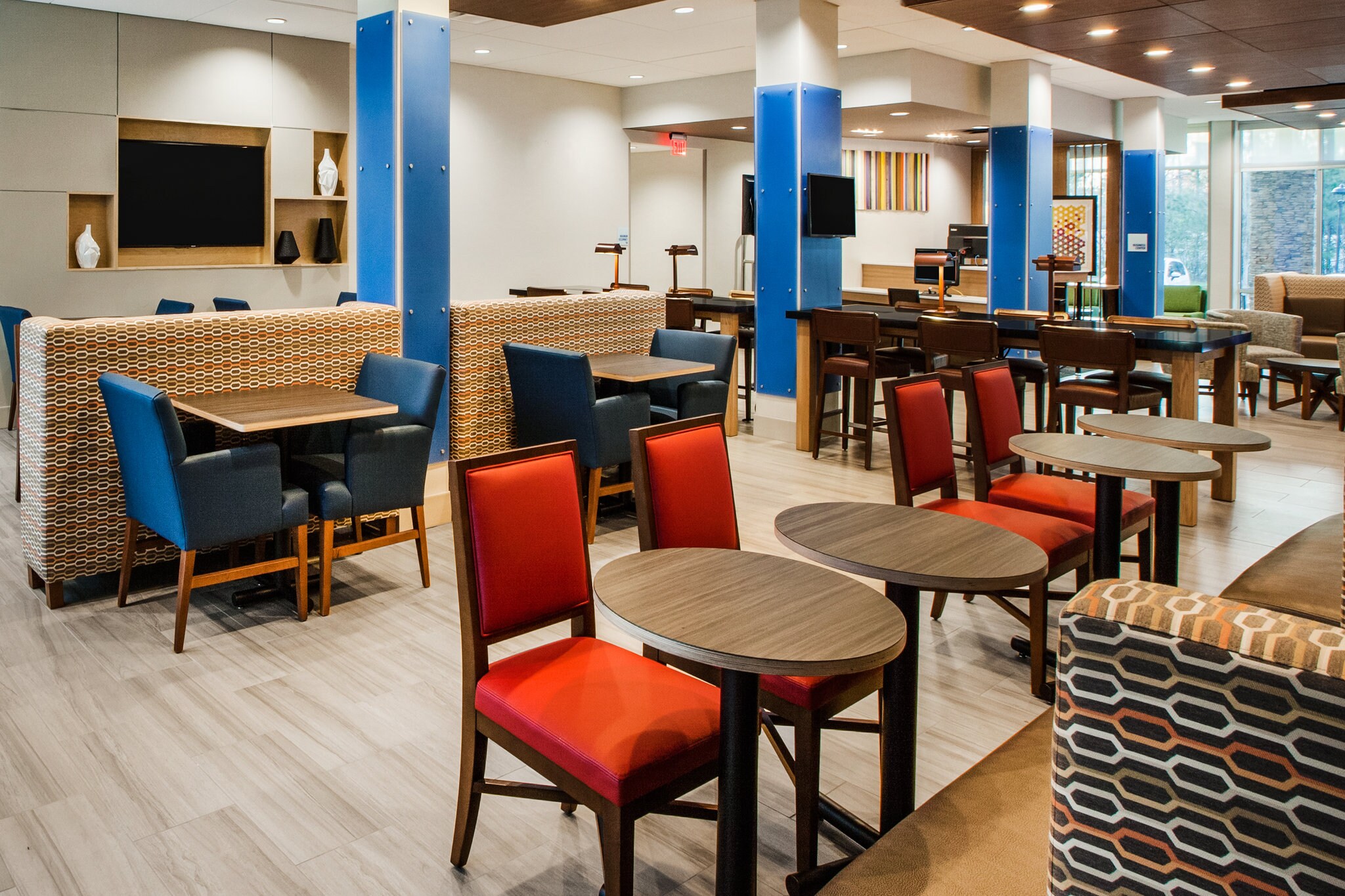 Holiday Inn Express Hotel & Suites Murray - Tap to explore photos