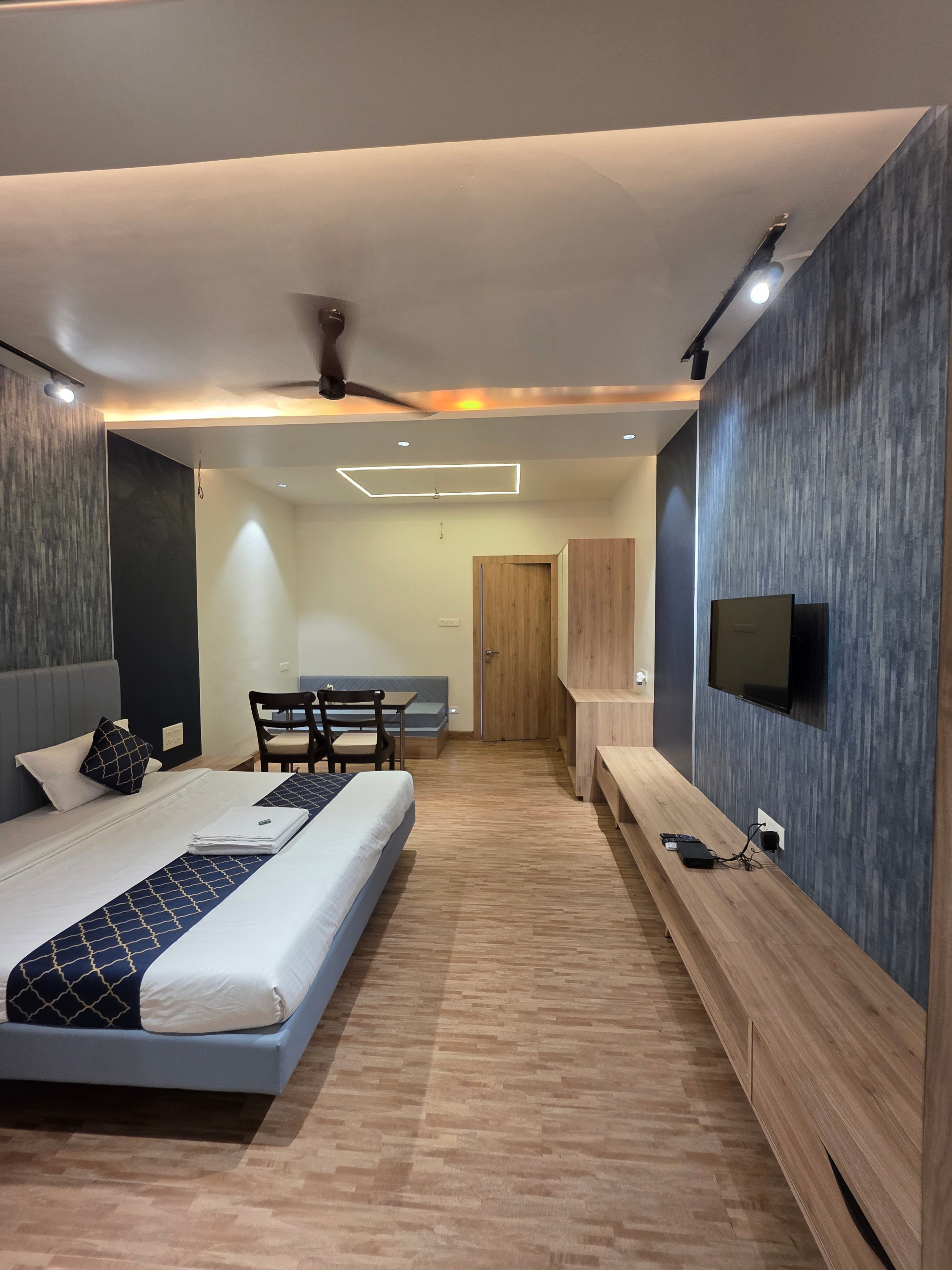 Saurabh Family Homestay - Tap to explore photos