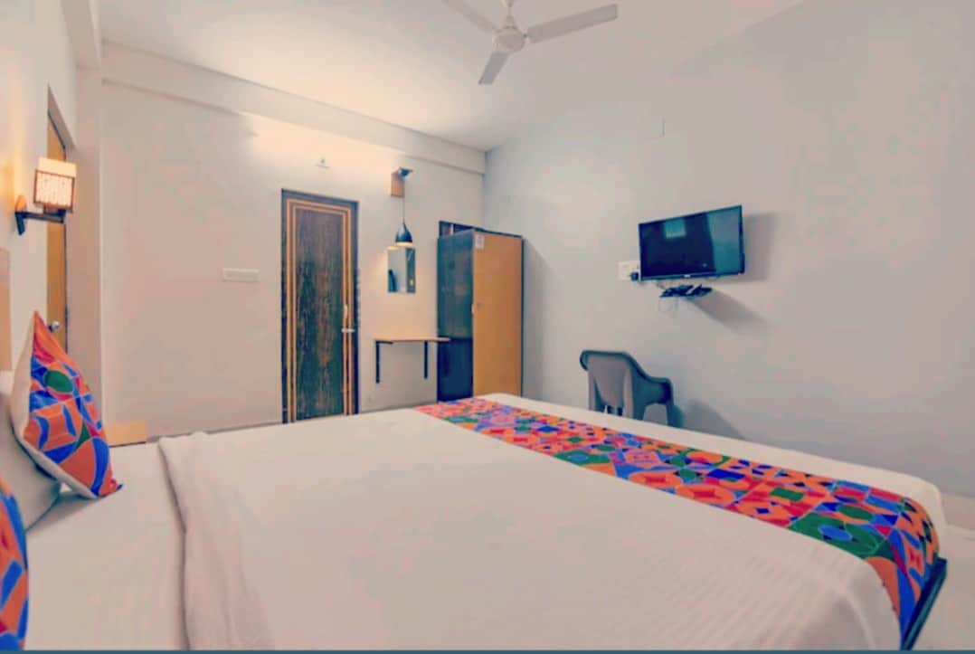 Crystal Stay Near KIIT Square - Tap to explore photos