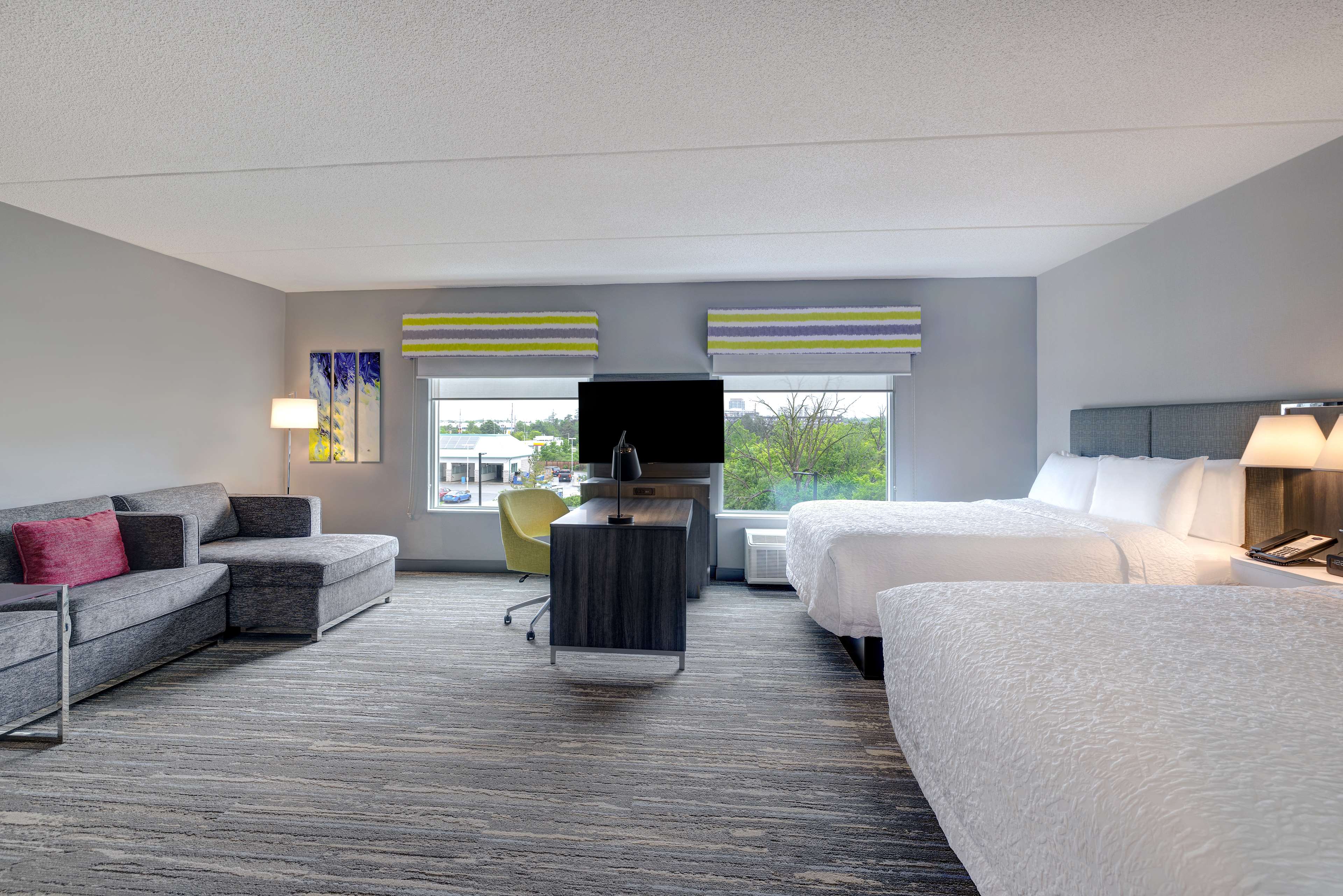 Hampton Inn & Suites by Hilton Burlington Toronto - Tap to explore photos